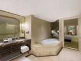 1 Bedroom Suite with courtyard view