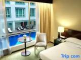 Superior room with pool view