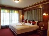 Suite with pool view