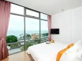 Deluxe Triple room with city view
