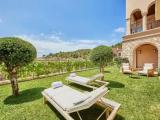 2 Bedrooms Suite with garden view