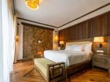 5 Bedrooms Villa