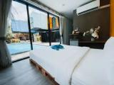 Standard room with pool view