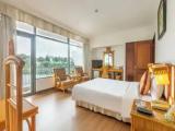 Deluxe Triple room with garden view