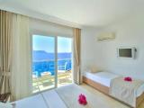 Standard Triple room with sea view