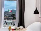 Suite with city view