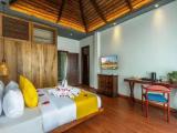 Suite with balcony and with pool view