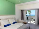 Standard Triple room with sea view