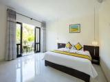 Deluxe Double room with balcony and with courtyard view