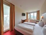 1 Bedroom Standard Family room with balcony and with lake view