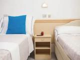 Classic Triple room with partial sea view