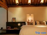 Suite with courtyard view
