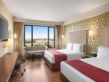 Club Quadruple room with city view