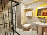 1 Bedroom Standard Quadruple Family room