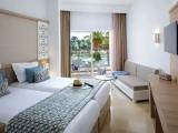 Standard Triple room with sea view