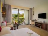 Junior Suite with pool view