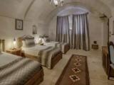 Standard Cave Triple room