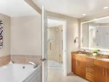 2 Bedrooms Villa with lake view