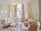 Suite with city view