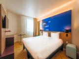 2 Bedrooms Standard Family room with city view