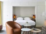 Suite with city view
