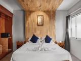 Deluxe Double room with city view