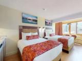 Standard Quadruple room with partial view