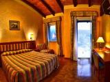Standard Triple room with partial view