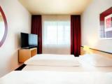 Suite with garden view