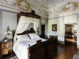 Suite with courtyard view