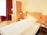 Standard Double room with street view