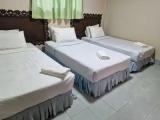 Standard Triple room with garden view