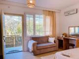 Standard Triple room with garden view