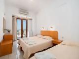 Standard Triple room with sea view
