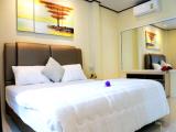 Suite with pool view