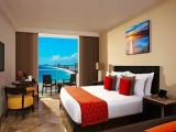 Deluxe room with balcony and oceanfront