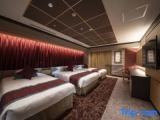 Suite with mountain view