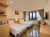 Deluxe Triple room with city view