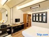 Deluxe room with pool view