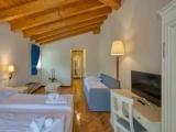 Deluxe Triple room with balcony