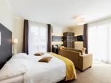 Standard Triple room with city view