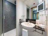 Standard Twin room with park view