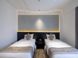 Superior Twin room with city view