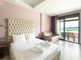 Suite with city view