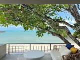 Villa with balcony and beachfront