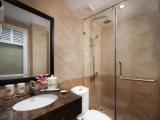 Suite with city view