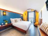 Suite with balcony