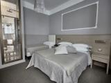Deluxe Triple room with partial sea view