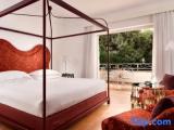 Standard room with partial sea view