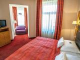 Standard Quadruple room with street view